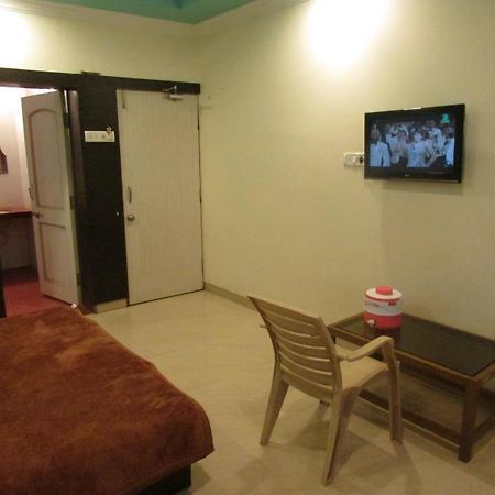 Hotel Laxmi Palace 쉬르디 외부 사진