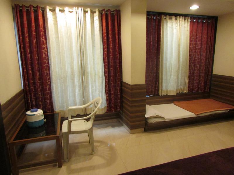 Hotel Laxmi Palace 쉬르디 외부 사진
